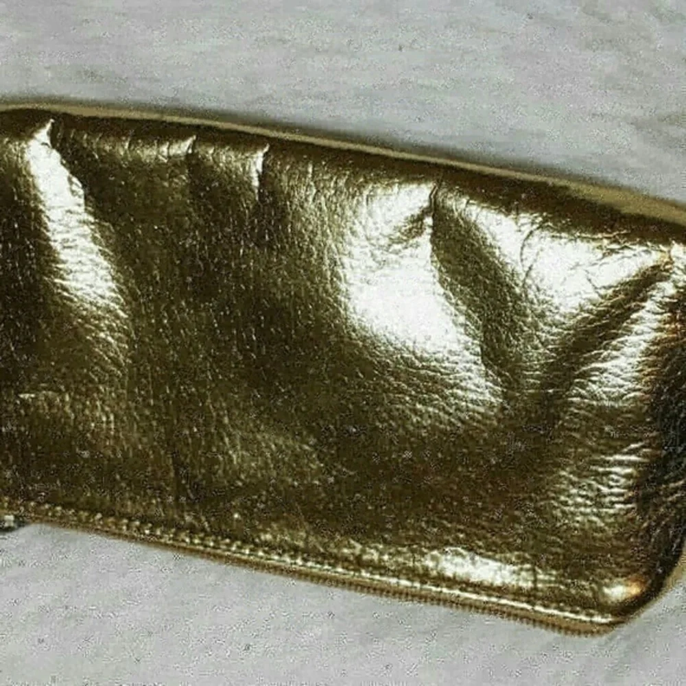 Manou golden foil